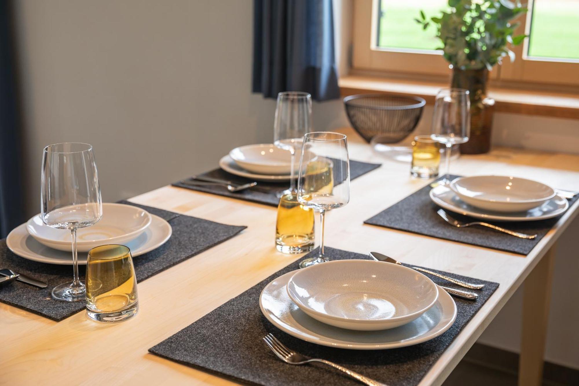 Graf Chiemo Suites - Direkt Am Chiemsee Mit Separatem Seezugang Химинг Экстерьер фото