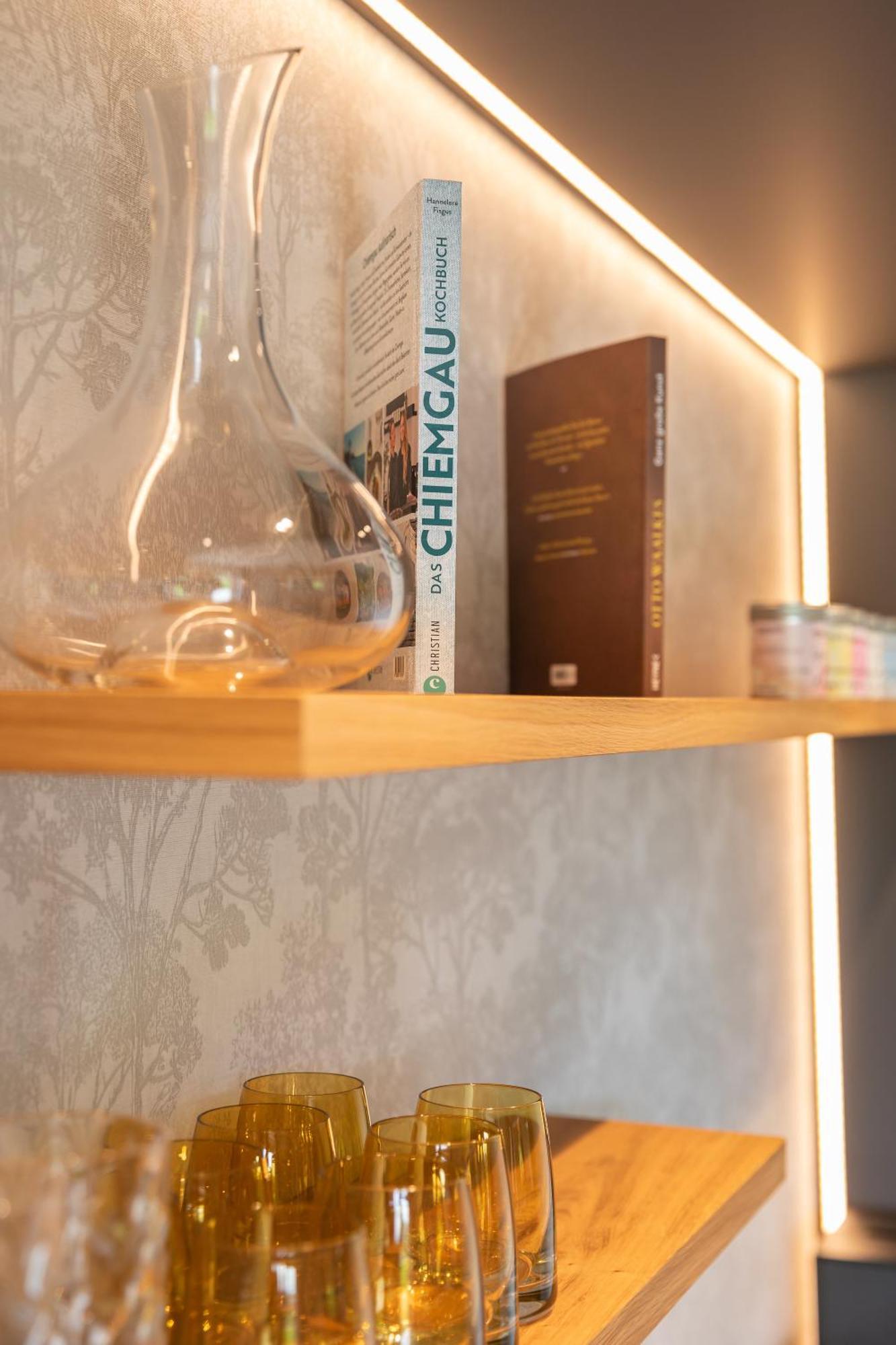 Graf Chiemo Suites - Direkt Am Chiemsee Mit Separatem Seezugang Химинг Экстерьер фото