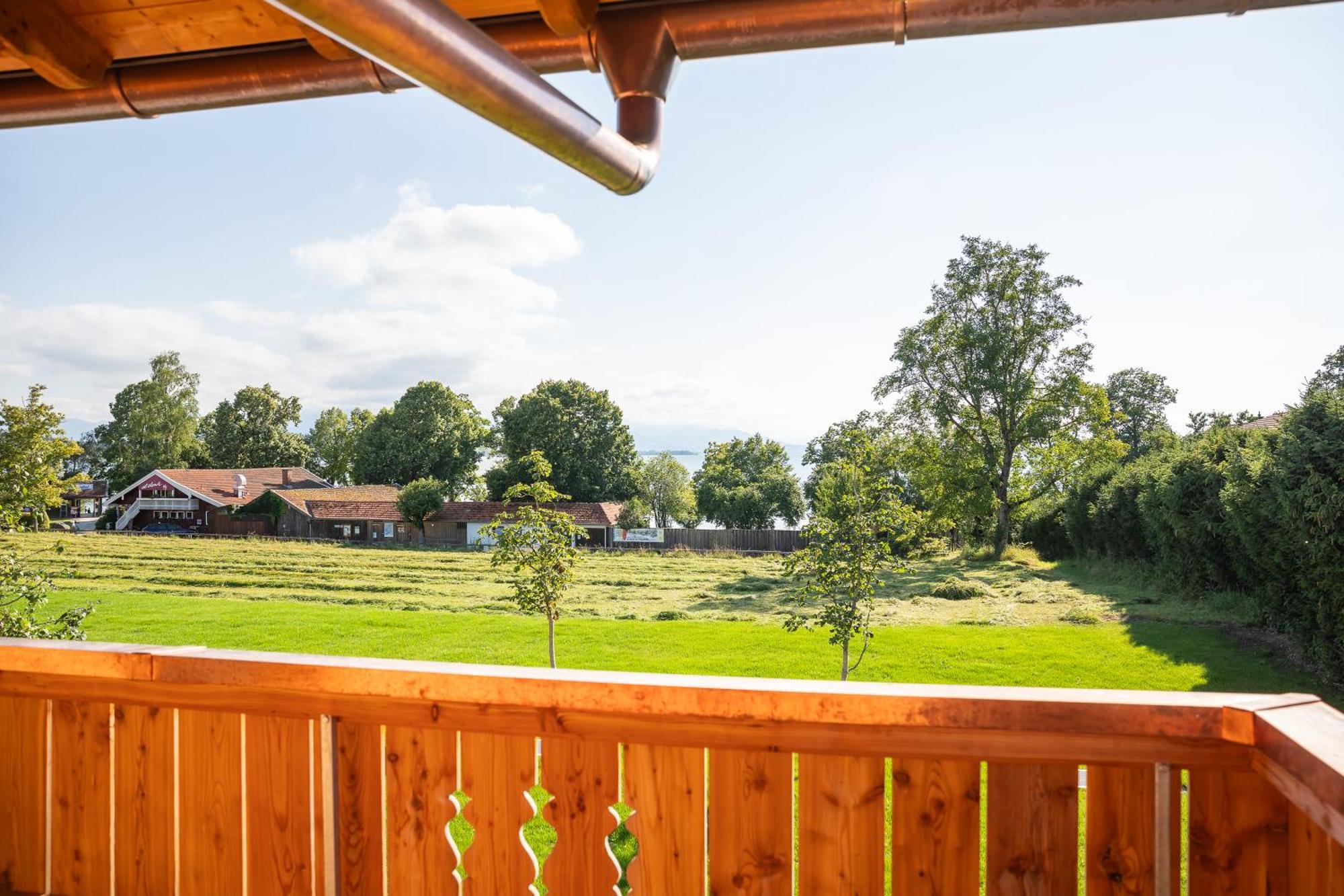 Graf Chiemo Suites - Direkt Am Chiemsee Mit Separatem Seezugang Химинг Экстерьер фото