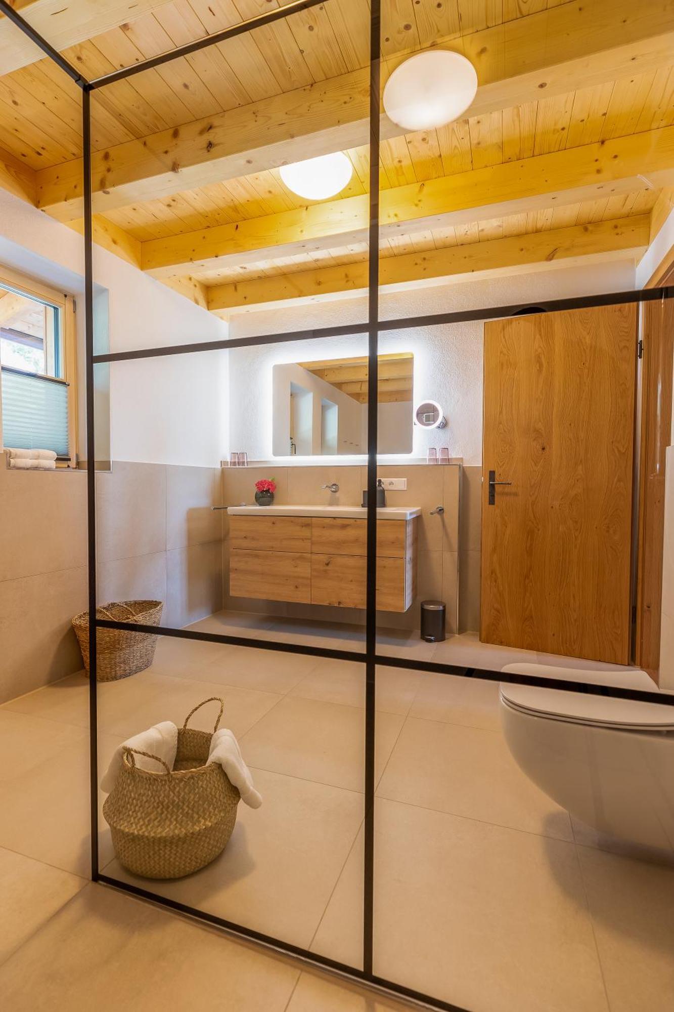 Graf Chiemo Suites - Direkt Am Chiemsee Mit Separatem Seezugang Химинг Экстерьер фото