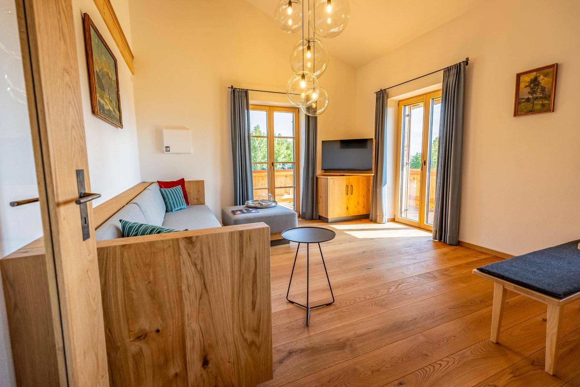 Graf Chiemo Suites - Direkt Am Chiemsee Mit Separatem Seezugang Химинг Экстерьер фото